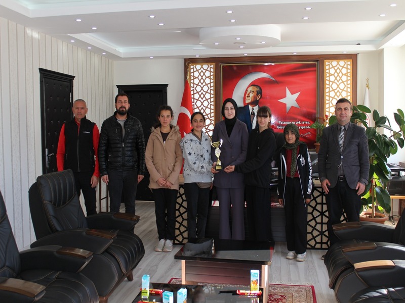 Kaymakamımız Sayın Merve Gülsüm KÜTÜK Başarılı Öğrencileri Kabul Etti